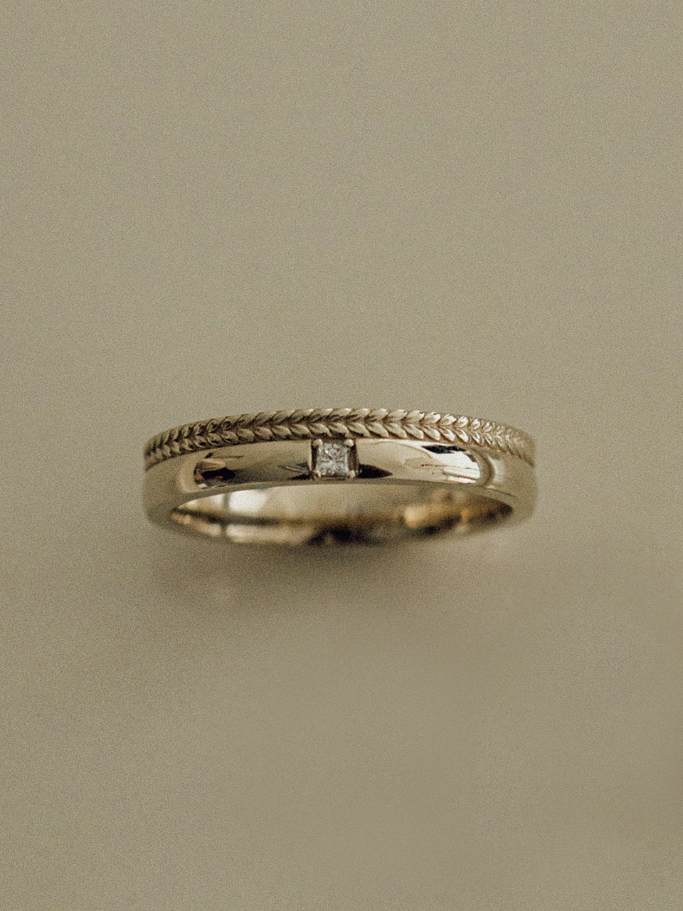 Promise Leaf Princess Cut Diamond Ring - Medium